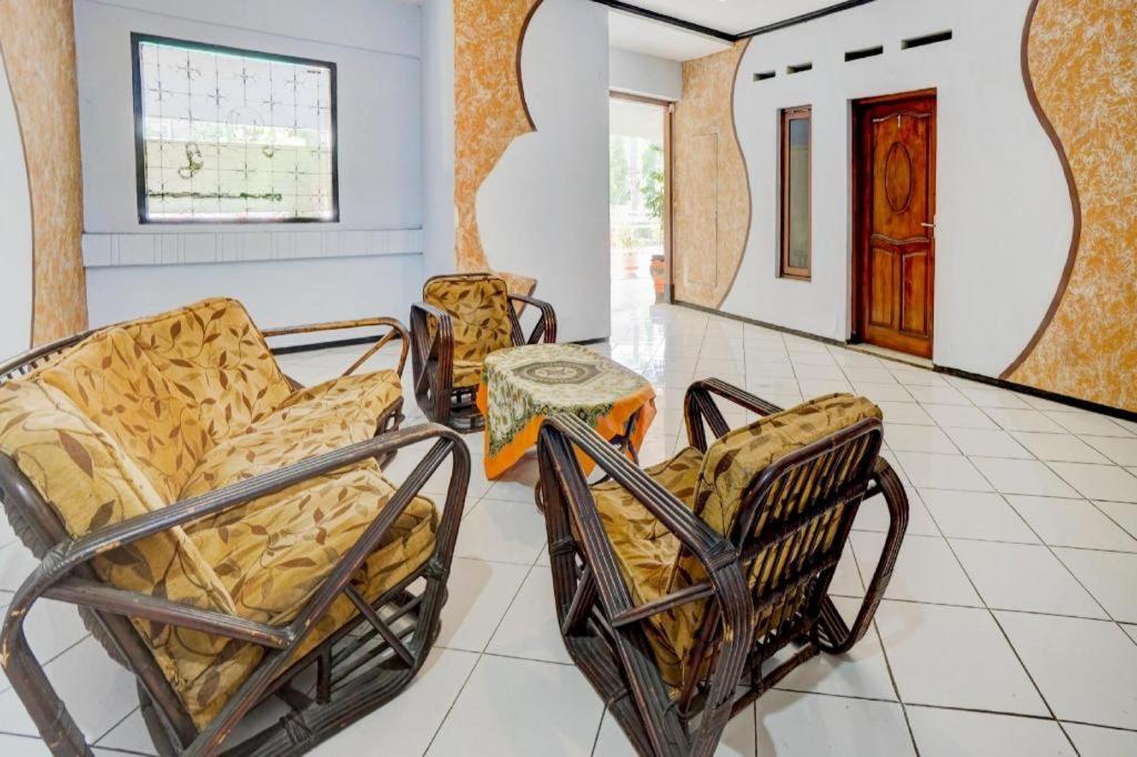 Oyo 3956 Palem 2 Syariah Hotel 2*